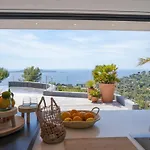 Contemporary With Sea View In 別荘 イエール