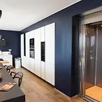 Contemporary With Sea View In 別荘