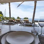 Contemporary With Sea View In 別荘 *
