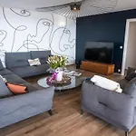 Contemporary With Sea View In 別荘 *