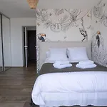 別荘 Contemporary With Sea View In イエール