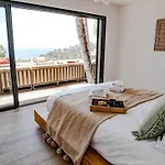 Contemporary With Sea View In 別荘