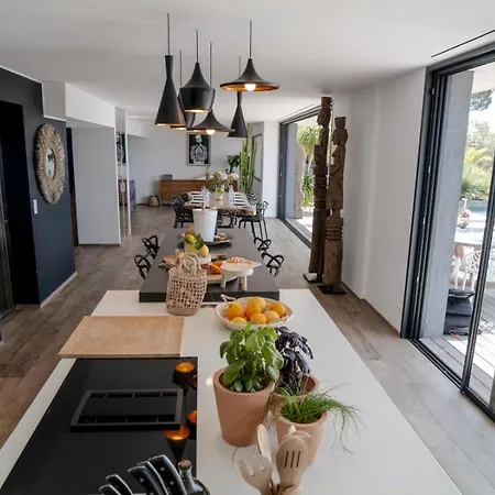 Contemporary With Sea View In بيت للعطل Hyères
