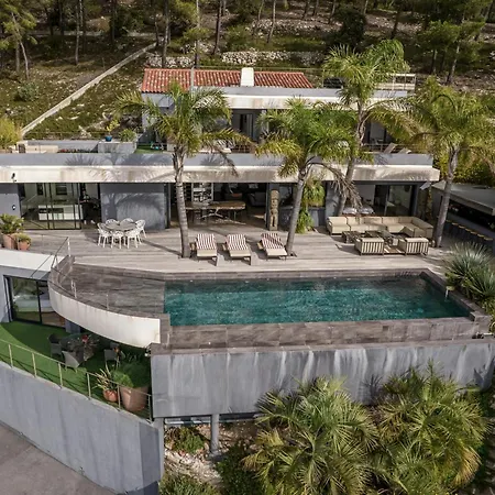 بيت للعطل Contemporary With Sea View In