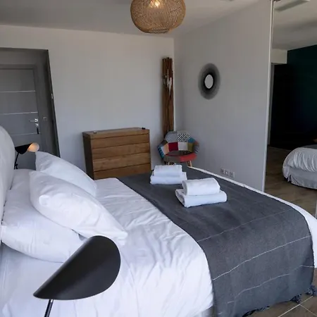 بيت للعطل Contemporary With Sea View In