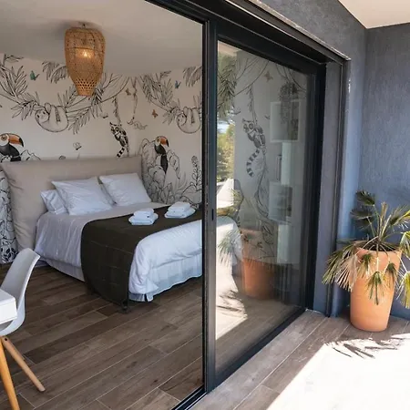 بيت للعطل Contemporary With Sea View In *