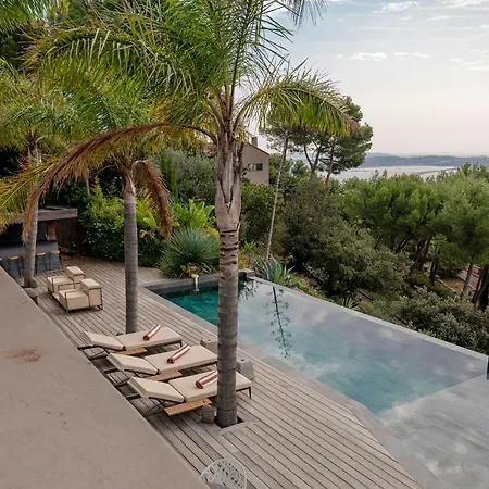 بيت للعطل Contemporary With Sea View In