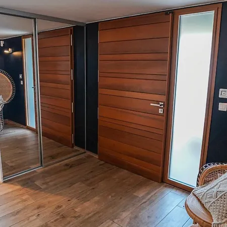 別荘 Contemporary With Sea View In イエール