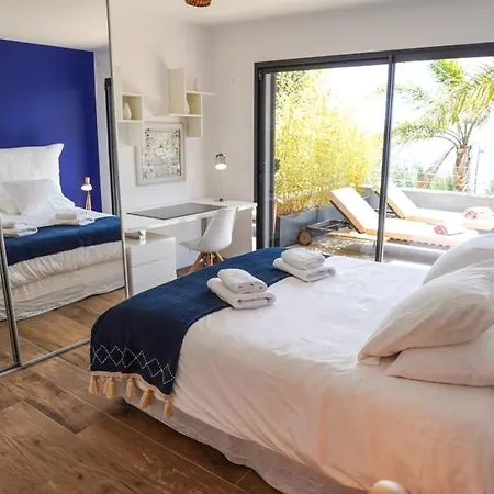 Contemporary With Sea View In Σπίτι διακοπών Ιέρ